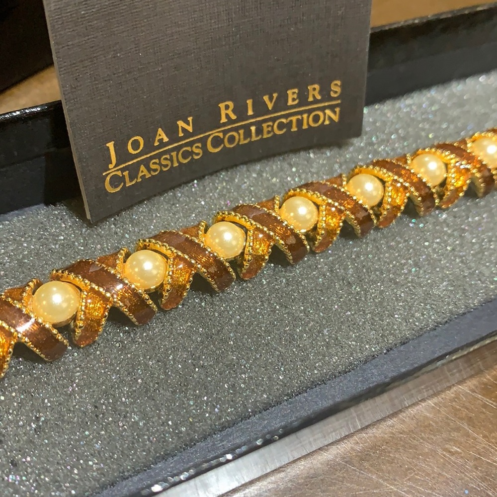 JR faux pearl bracelet